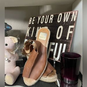 🤎 GUC Kanna 8 Leather Strap Platform Heels